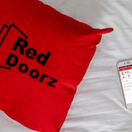 Reddoorz Plus Near Rs Rk Charitas 2 Palembang Ngoại thất bức ảnh