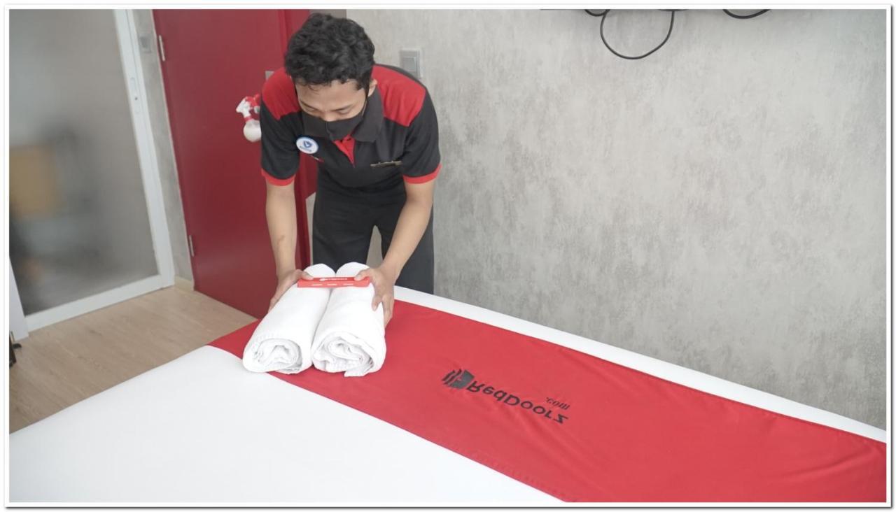 Reddoorz Plus Near Rs Rk Charitas 2 Palembang Ngoại thất bức ảnh