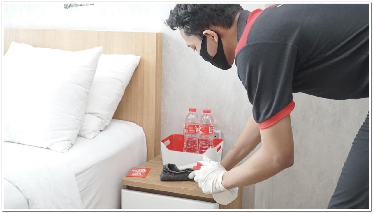 Reddoorz Plus Near Rs Rk Charitas 2 Palembang Ngoại thất bức ảnh