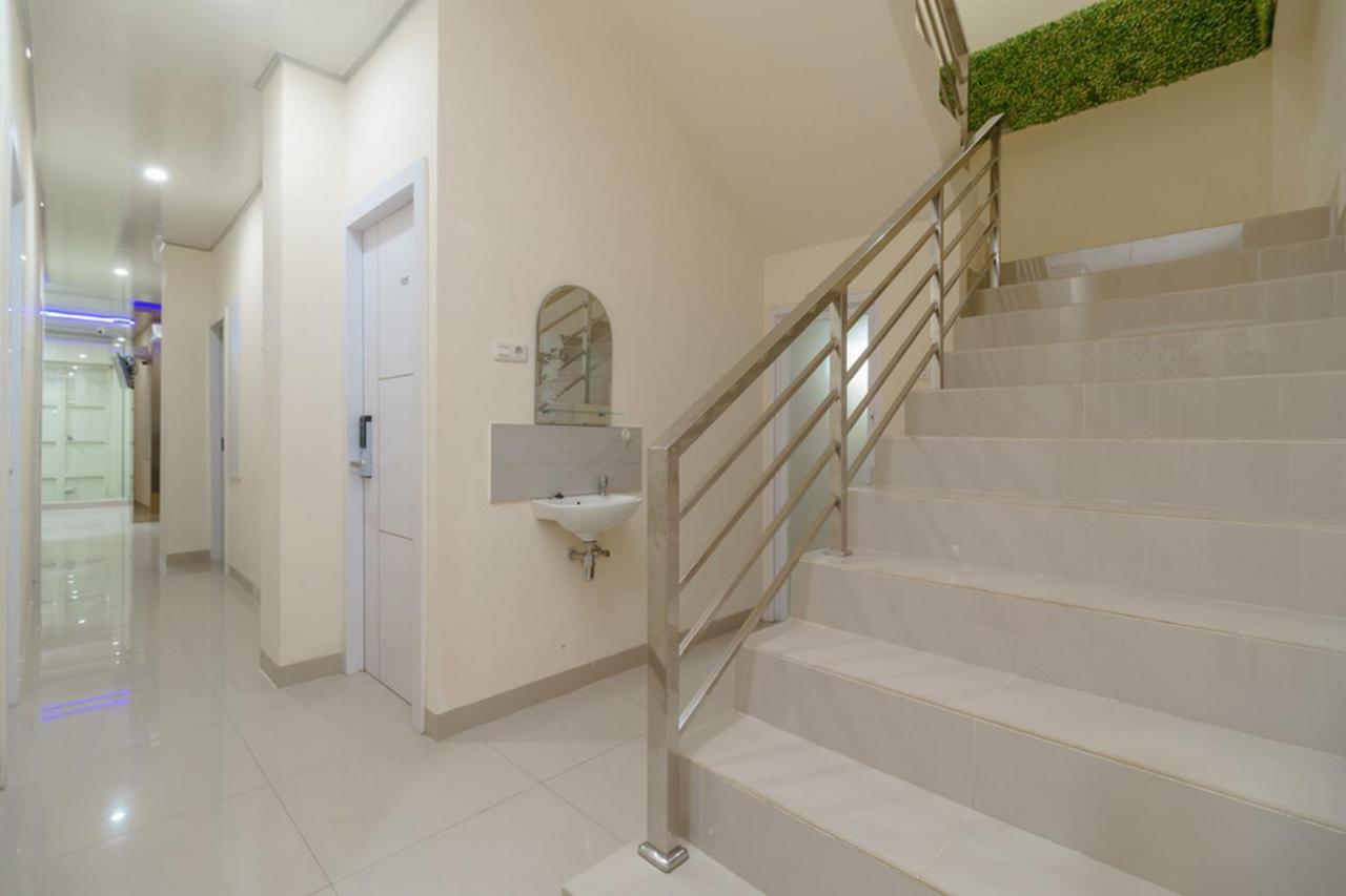 Reddoorz Plus Near Rs Rk Charitas 2 Palembang Ngoại thất bức ảnh