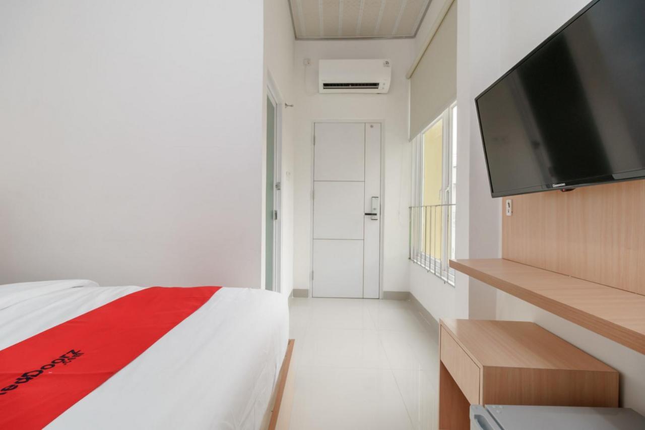 Reddoorz Plus Near Rs Rk Charitas 2 Palembang Ngoại thất bức ảnh