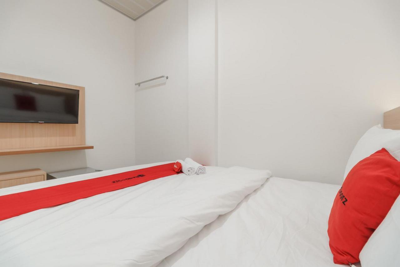 Reddoorz Plus Near Rs Rk Charitas 2 Palembang Ngoại thất bức ảnh