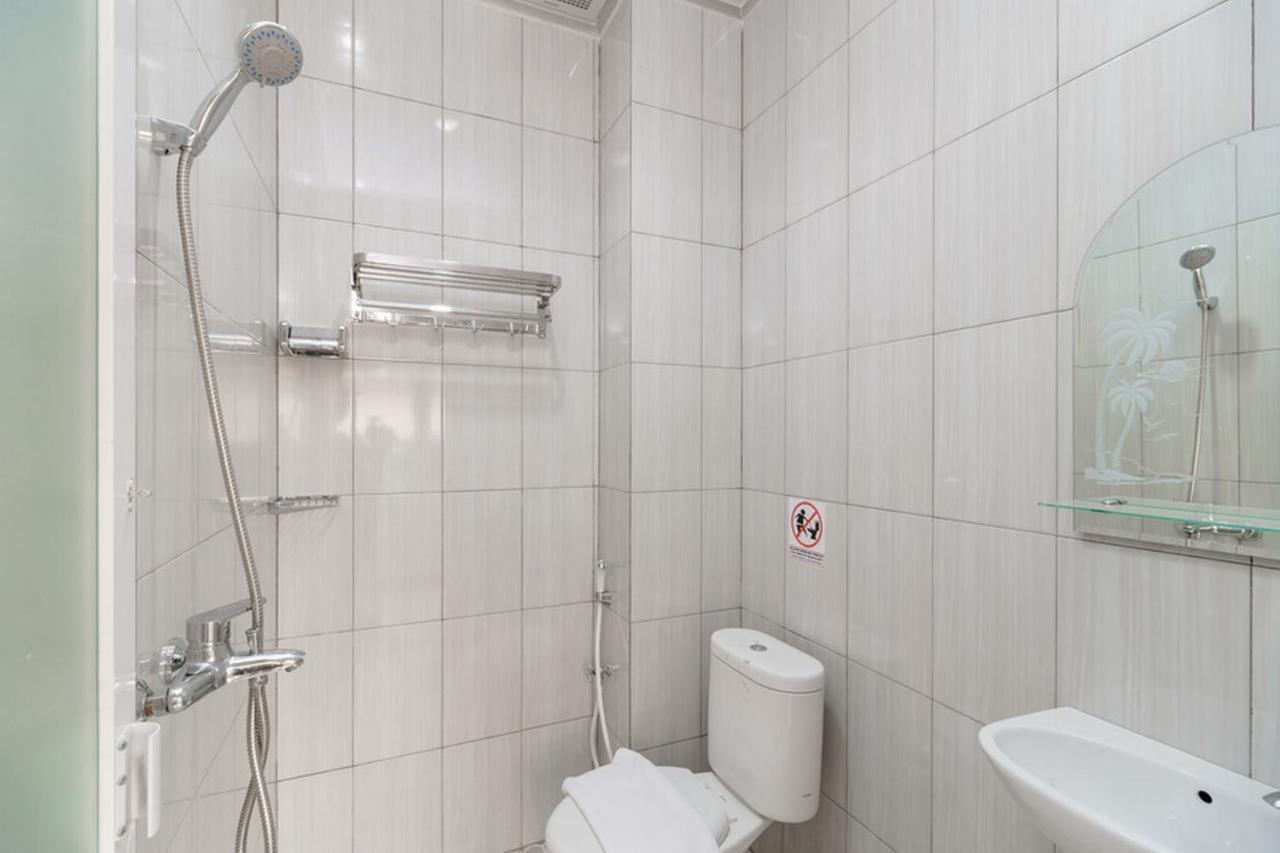 Reddoorz Plus Near Rs Rk Charitas 2 Palembang Ngoại thất bức ảnh