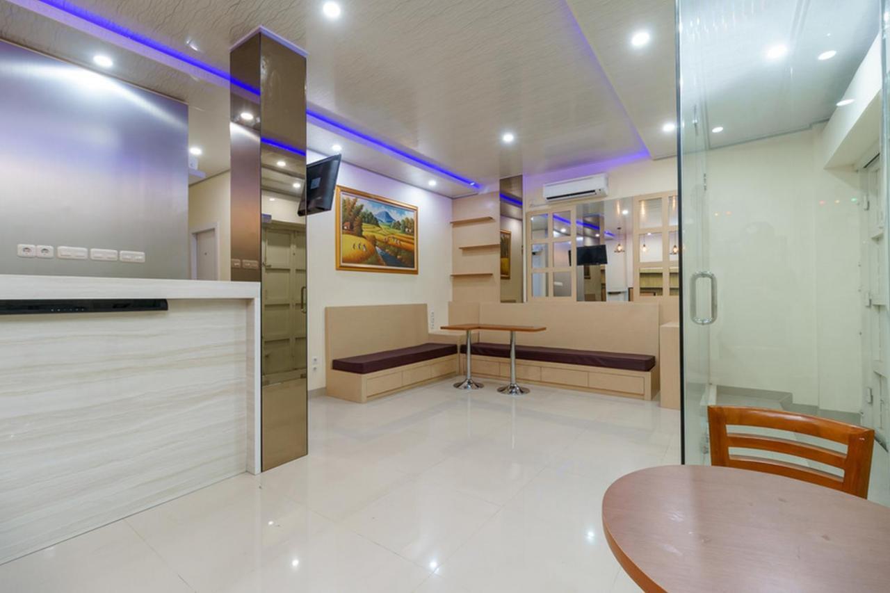 Reddoorz Plus Near Rs Rk Charitas 2 Palembang Ngoại thất bức ảnh