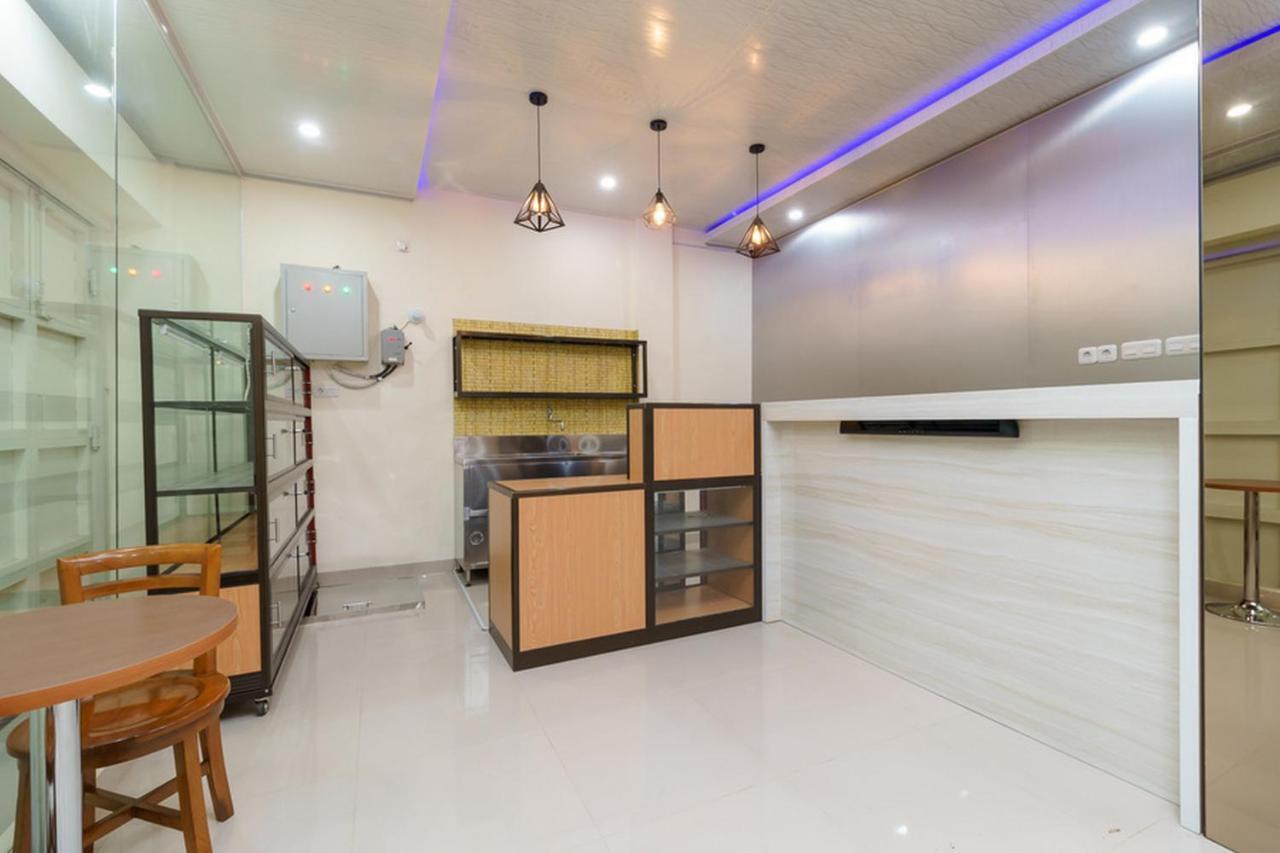 Reddoorz Plus Near Rs Rk Charitas 2 Palembang Ngoại thất bức ảnh