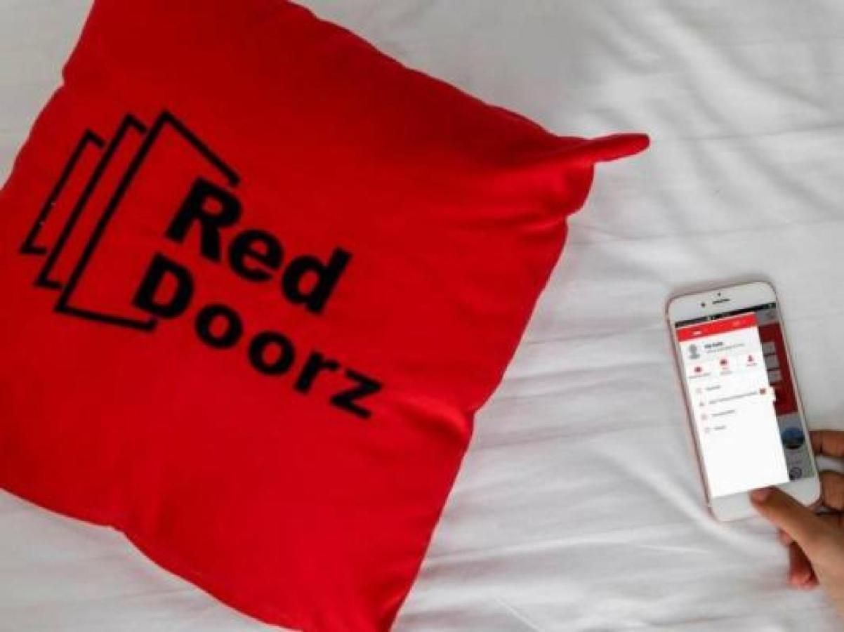 Reddoorz Plus Near Rs Rk Charitas 2 Palembang Ngoại thất bức ảnh